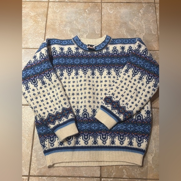 Vintage Dale of Norway women’s sweater